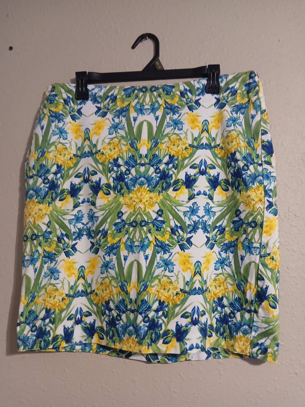Roz & Ali White Mini Skirt with Blue & Yellow Floral Print